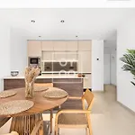 Amalia Garden Groundfloor Retreat, Heated Pool, Near And Sea, By Oyoostays Torrevieja
