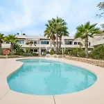Amalia Garden Groundfloor Retreat, Heated Pool, Near And Sea, By Oyoostays Appartement