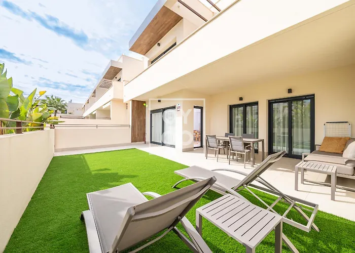 Amalia Garden Groundfloor Retreat, Heated Pool, Near And Sea, By Oyoostays *