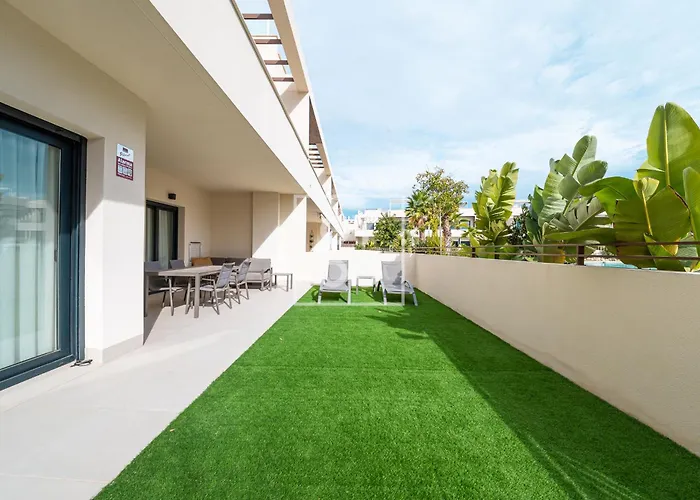 Amalia Garden Groundfloor Retreat, Heated Pool, Near And Sea, By Oyoostays Appartement Torrevieja