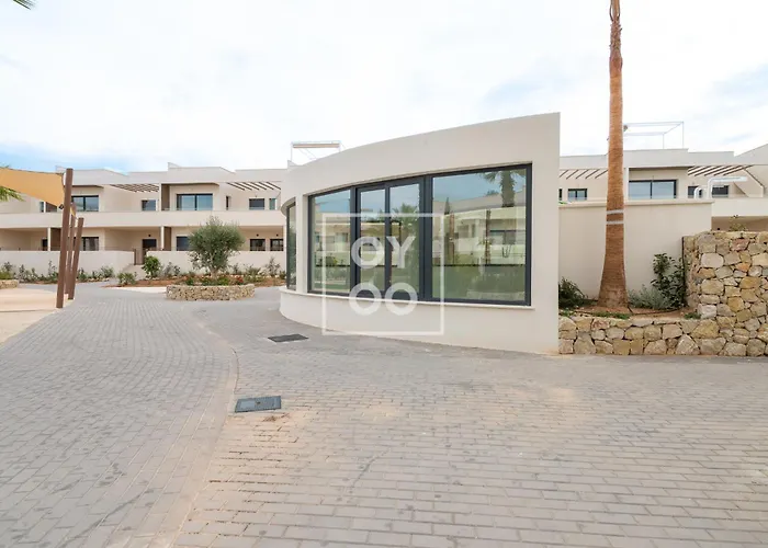 Amalia Garden Groundfloor Retreat, Heated Pool, Near And Sea, By Oyoostays Appartement Torrevieja