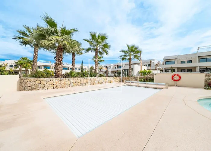 Amalia Garden Groundfloor Retreat, Heated Pool, Near And Sea, By Oyoostays Appartement Torrevieja