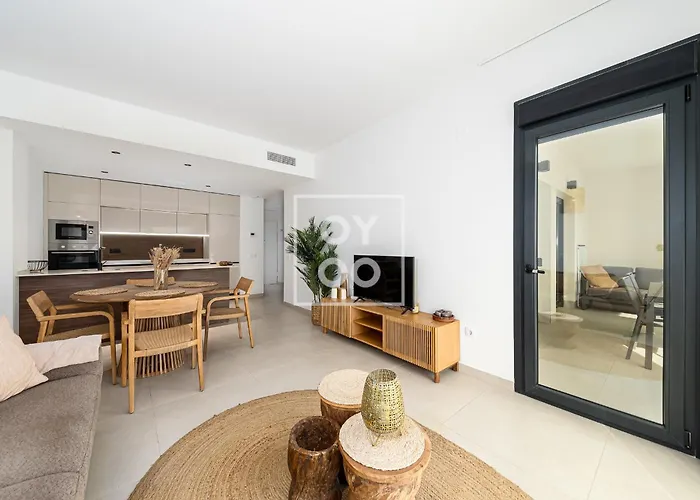 Amalia Garden Groundfloor Retreat, Heated Pool, Near And Sea, By Oyoostays Appartement