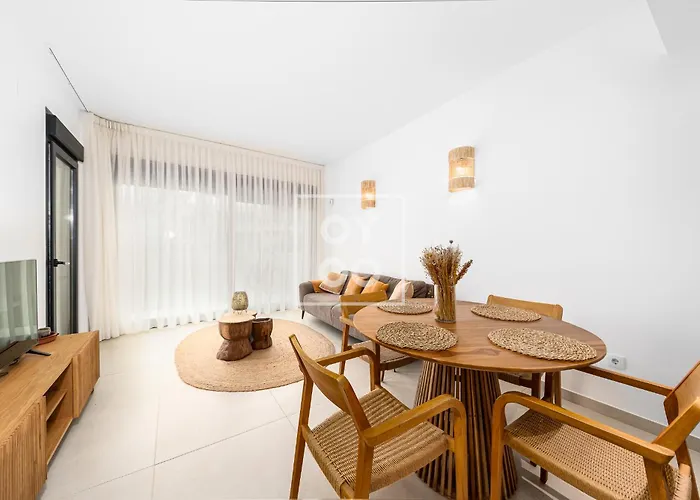 Amalia Garden Groundfloor Retreat, Heated Pool, Near And Sea, By Oyoostays *