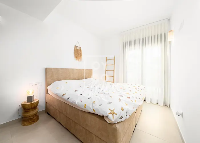 Amalia Garden Groundfloor Retreat, Heated Pool, Near And Sea, By Oyoostays