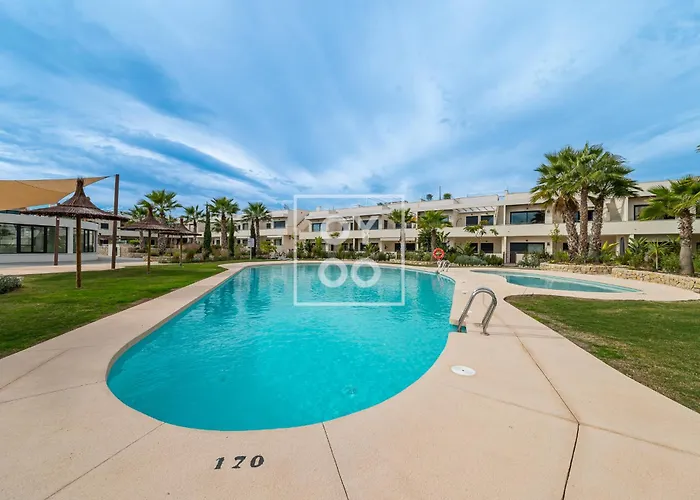 Amalia Garden Groundfloor Retreat, Heated Pool, Near And Sea, By Oyoostays * Torrevieja